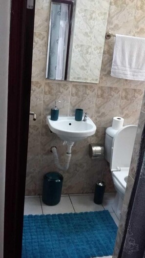 Håndklær og toalettpapir