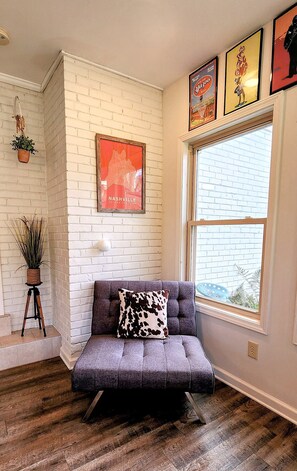 Smart TV, fireplace, books, offices