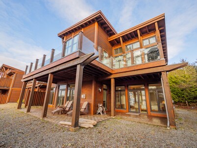 Goin'Left - Large 3br Retreat with Spectacular Ocean Views