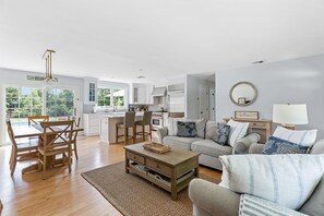 Smart TV, computer monitors