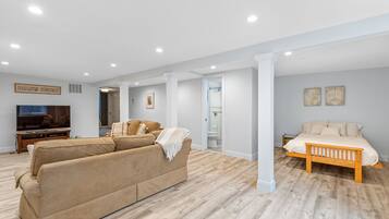 4 bedrooms, desk, iron/ironing board, travel crib