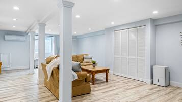 Smart TV, computer monitors