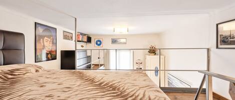 1 bedroom, desk, iron/ironing board, WiFi