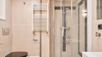 Ducha, secador de pelo y bidé