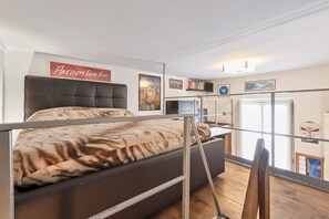 1 bedroom, desk, iron/ironing board, WiFi