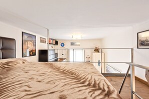 1 bedroom, desk, iron/ironing board, WiFi