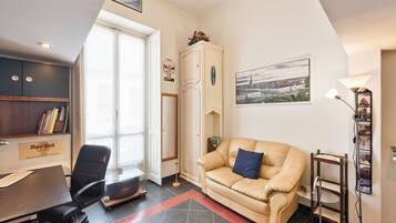 Una televisión, una pantalla de ordenador