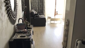 Apartamento superluxo, 2 quartos, sacada, vista para o mar | Cozinha privada | Cafeteira/chaleira, geladeira grande, micro-ondas, fogão