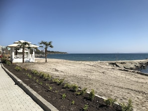 Departamento de lujo, 2 habitaciones, balcón, vista al mar | Vista a la calle