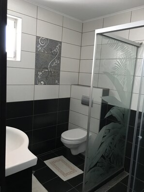 Luxury Apartment, 2 Bedrooms, Balcony, Sea View | Bathroom
