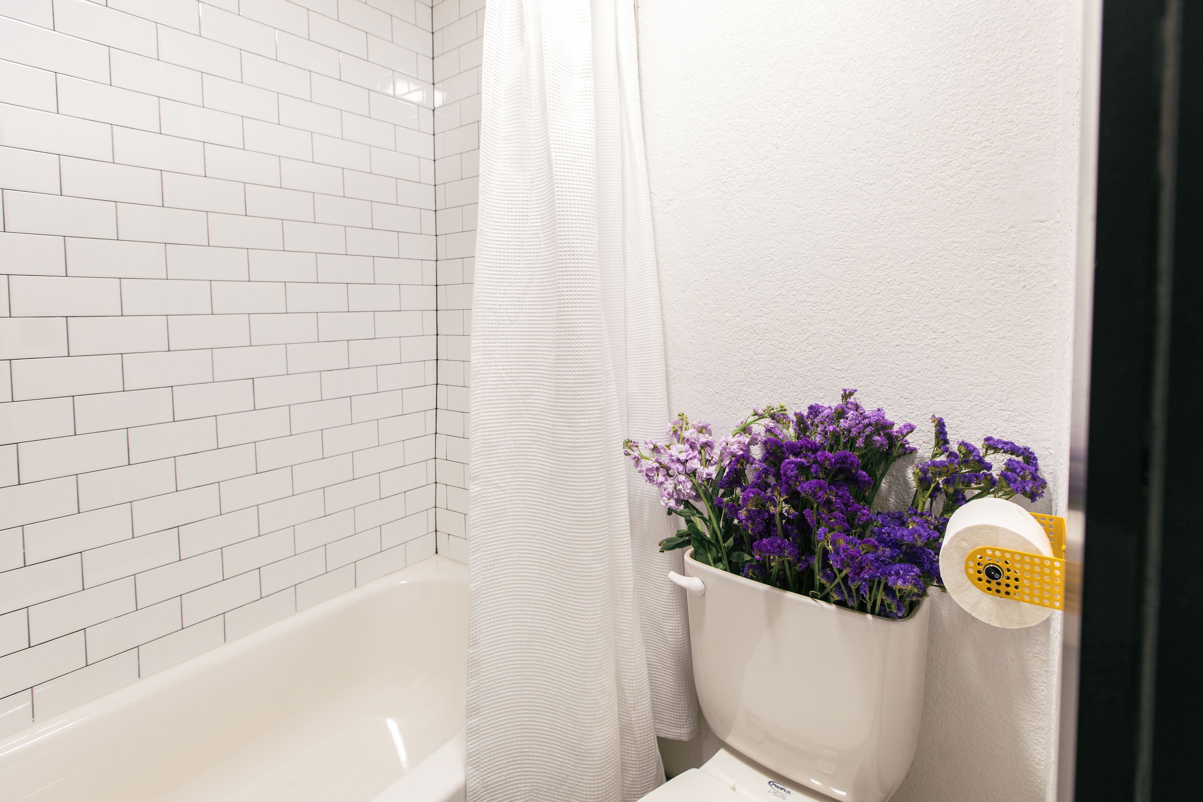 combined shower/bathtub, free toiletries, hair dryer, towels