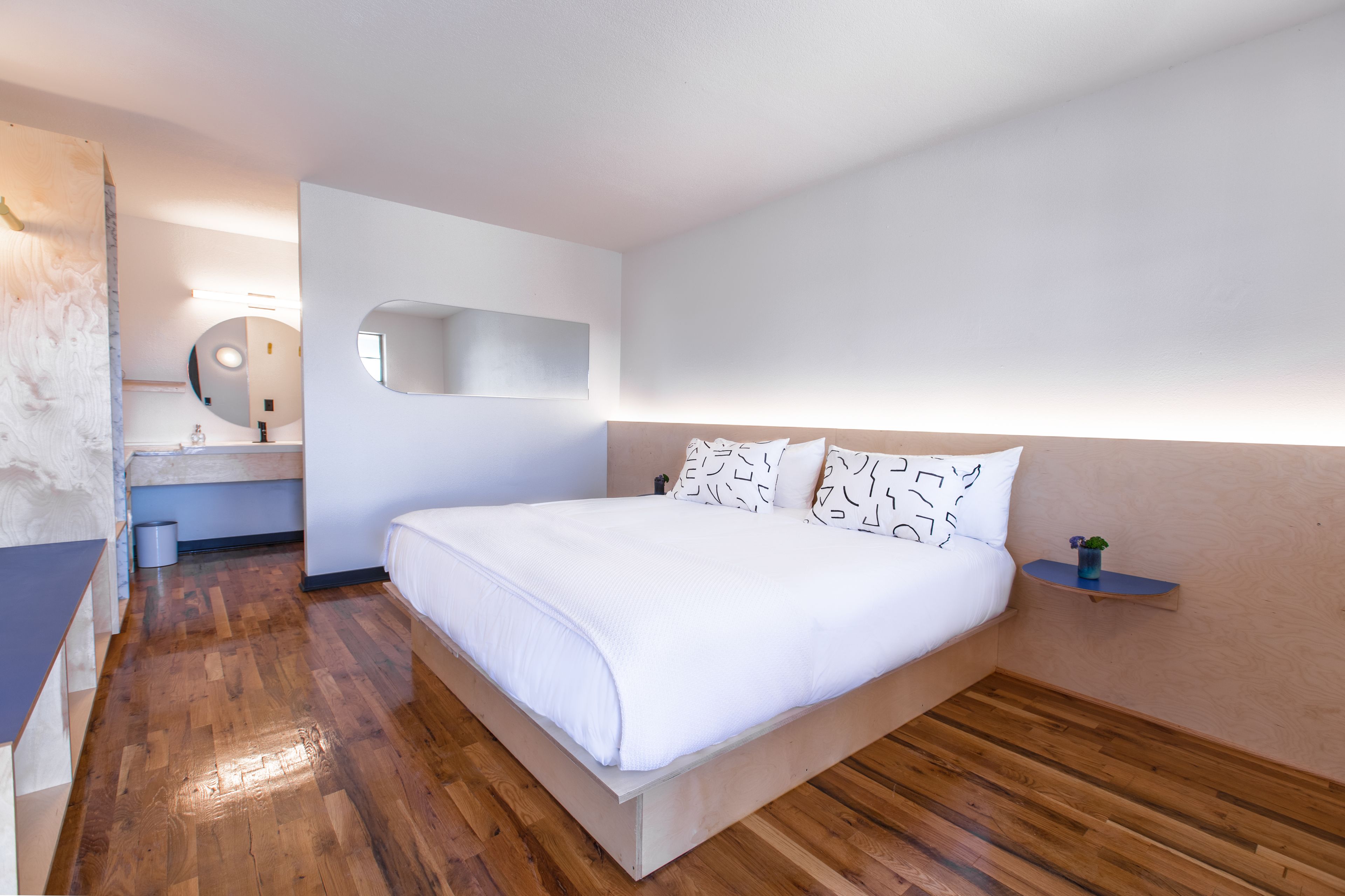 premium bedding, free wifi, bed sheets