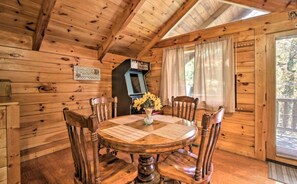 Dining - Dream Away Cabin - Beautiful, cozy and charming retreat (Sevierville)