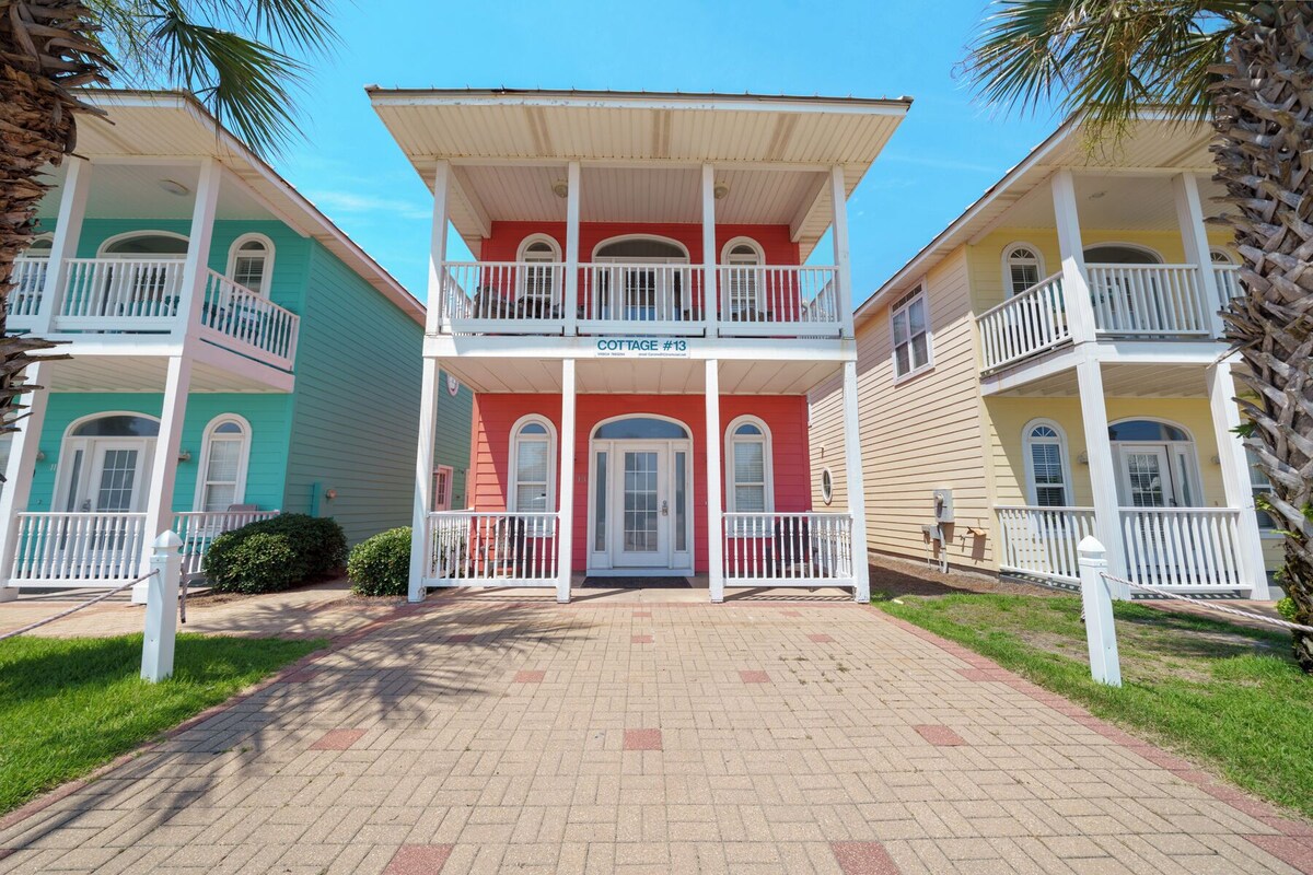 Pier Park only 50 Steps to the beach! Pet friendly. Ocean View.