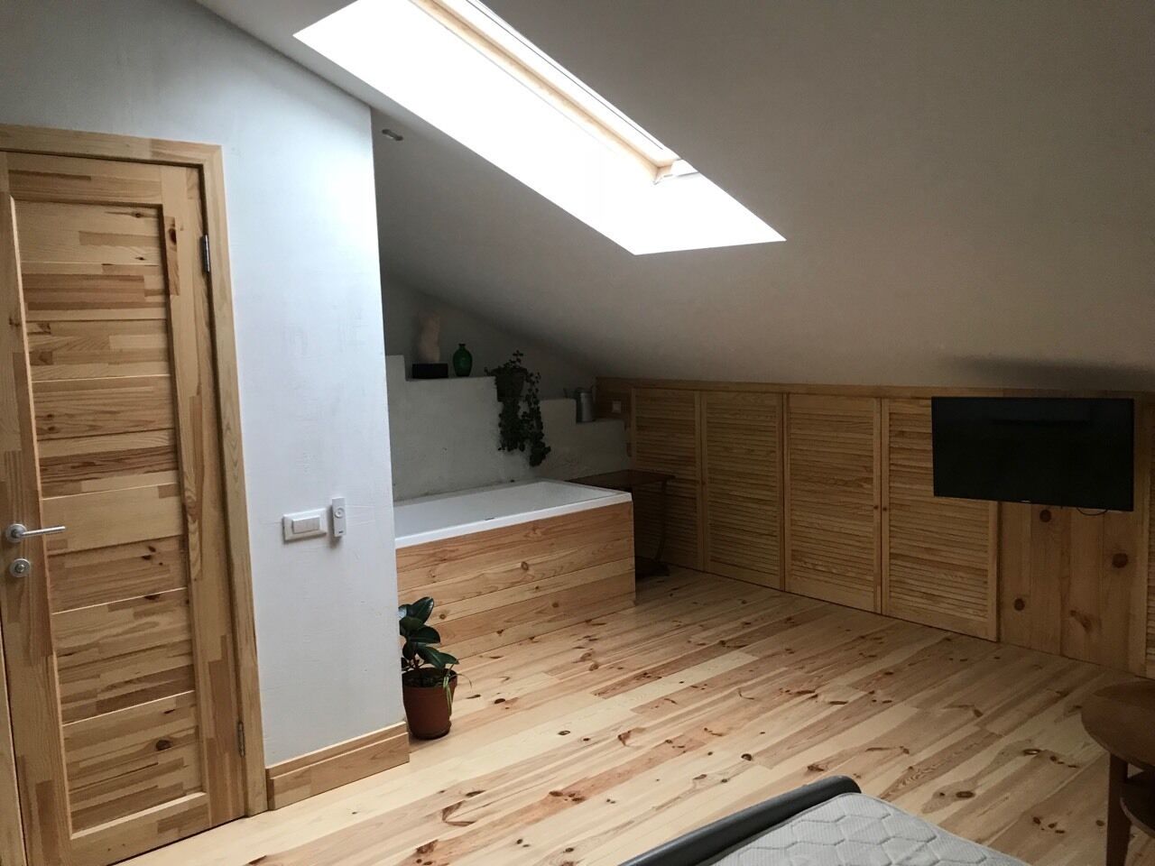 2 bedrooms, iron/ironing board, Internet, bed sheets