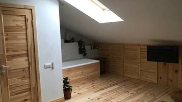 2 bedrooms, iron/ironing board, Internet, bed sheets