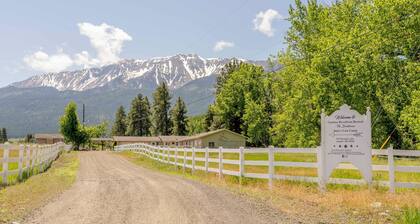 Cow Camp: A Quiet Cozy Cottage w Mountain Vistas & A River Runs Through It