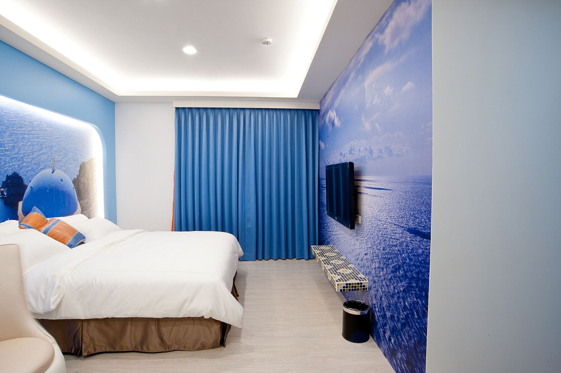 Gallery Double Room | Desk, blackout drapes, soundproofing, rollaway beds