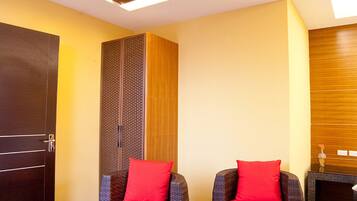 Deluxe Double Room | Desk, blackout drapes, soundproofing, rollaway beds