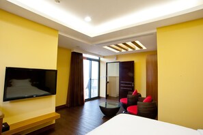 ห้องดีลักซ์ดับเบิล | โต๊ะทำงาน, ผ้าม่านกันแสง, ห้องเก็บเสียง, เตียงเสริม/เปล