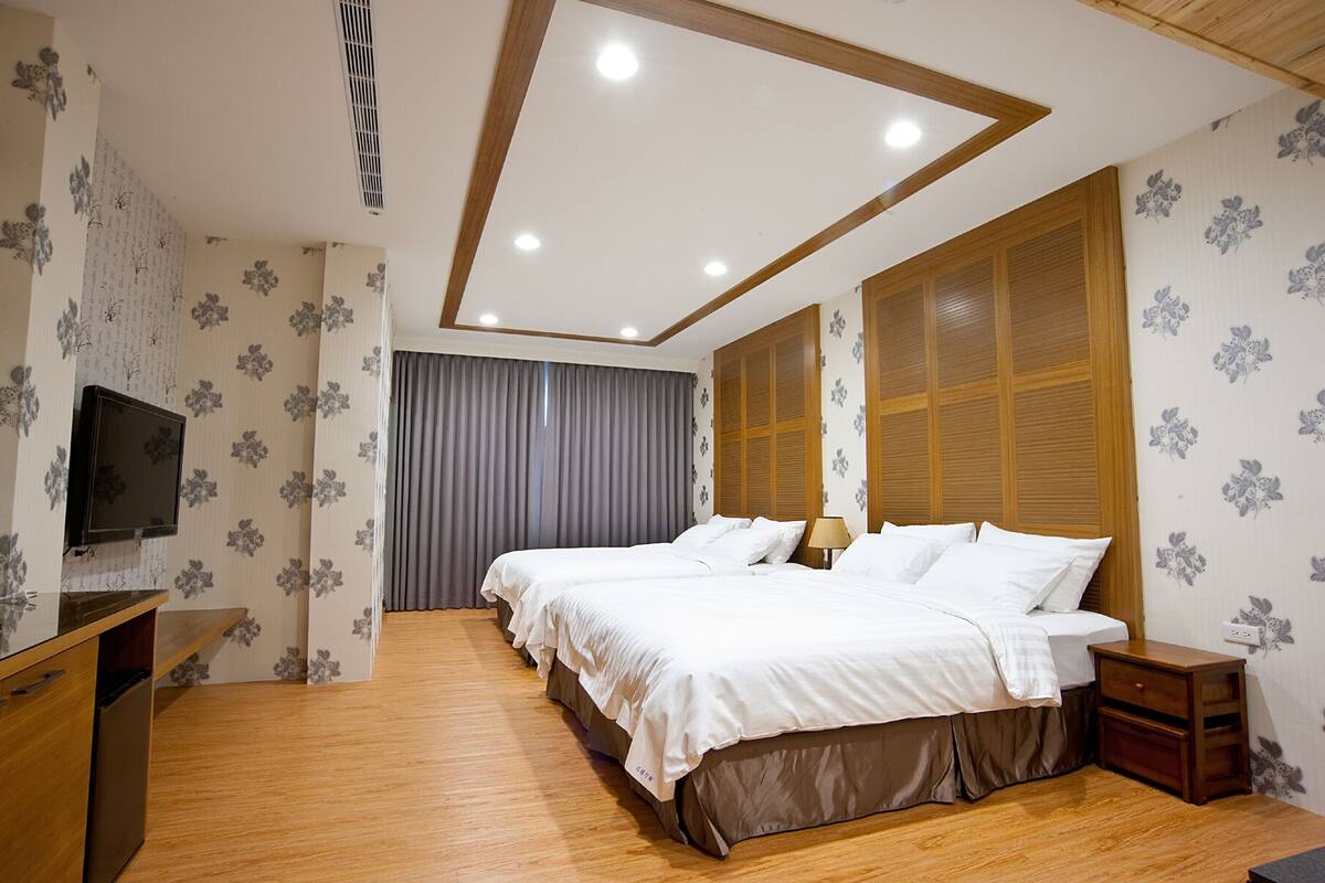 Family Quadruple Room | Desk, blackout drapes, soundproofing, rollaway beds (surcharge)
