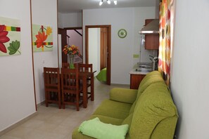 Living area - Central apartment for 4 with air-con (CONIL DE LA FRONTERA)