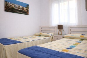 2 bedrooms, bed sheets - Central apartment for 4 with air-con (CONIL DE LA FRONTERA)