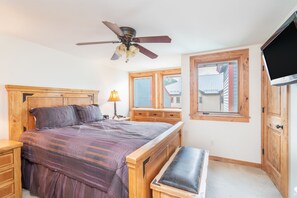 2 makuuhuonetta, silitysrauta/-lauta, Wi-Fi, vuodevaatteet