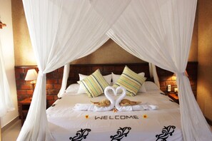 Comfort Double or Twin Room, Garden View | Desk, bed sheets - The Banyan Menjangan (Pejarakan)