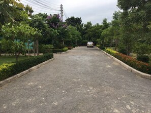 Property grounds - Chomtawan Home (Phetchaburi)