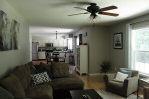 TV, foosball, table tennis, books - Spacious Saratoga house in upstate NY! Minutes to the Adirondacks and Racetrack (Gansevoort)