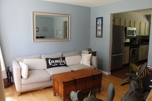 TV, foosball, table tennis, books - Spacious Saratoga house in upstate NY! Minutes to the Adirondacks and Racetrack (Gansevoort)