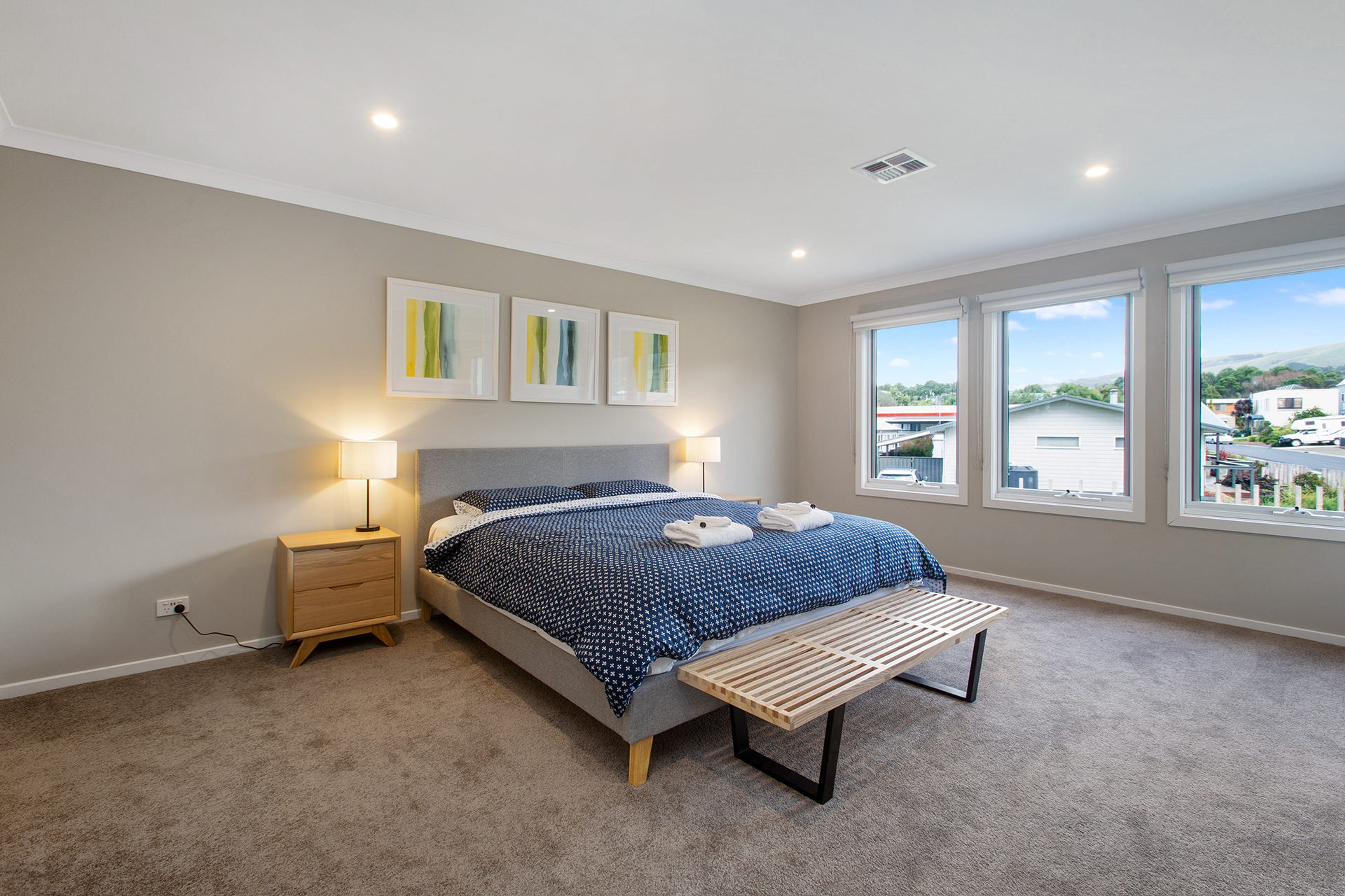 6 bedrooms, iron/ironing board, WiFi, bed sheets