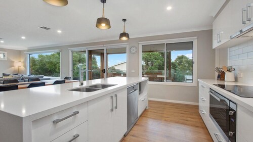 APOLLO GRAND - SPEKTAKULÄRE LEINEN, KOSTENLOSES WI-FI * NEW LISTING 2019 *