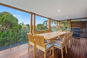 Outdoor dining - Apollo Grand (Apollo Bay)