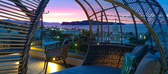 New Lux Villa ★ 200m to beach / restaurant ★ Prv Heated Pool ★ Playground ★ Lift ★ SeaView