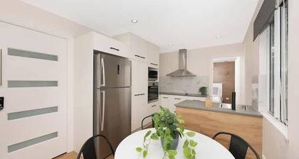 Charming 2BR Near City & Sea