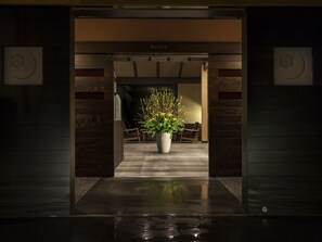 Interior entrance - Tsukiyominoza (Ise)