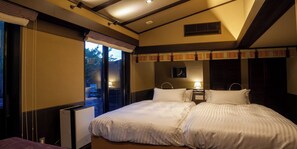 雙床房 (JPN/Western, with Pvt. Open-air Bath) | 客房內保險箱、書桌、熨斗/熨衣板  、免費無線上網