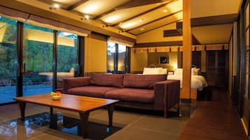 Japanese Western Style Twin Room with Private Open-air Bath | In-room safe, desk, iron/ironing board, free WiFi