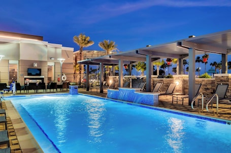 Una piscina al aire libre. Residence Inn by Marriott Corpus Christi Downtown