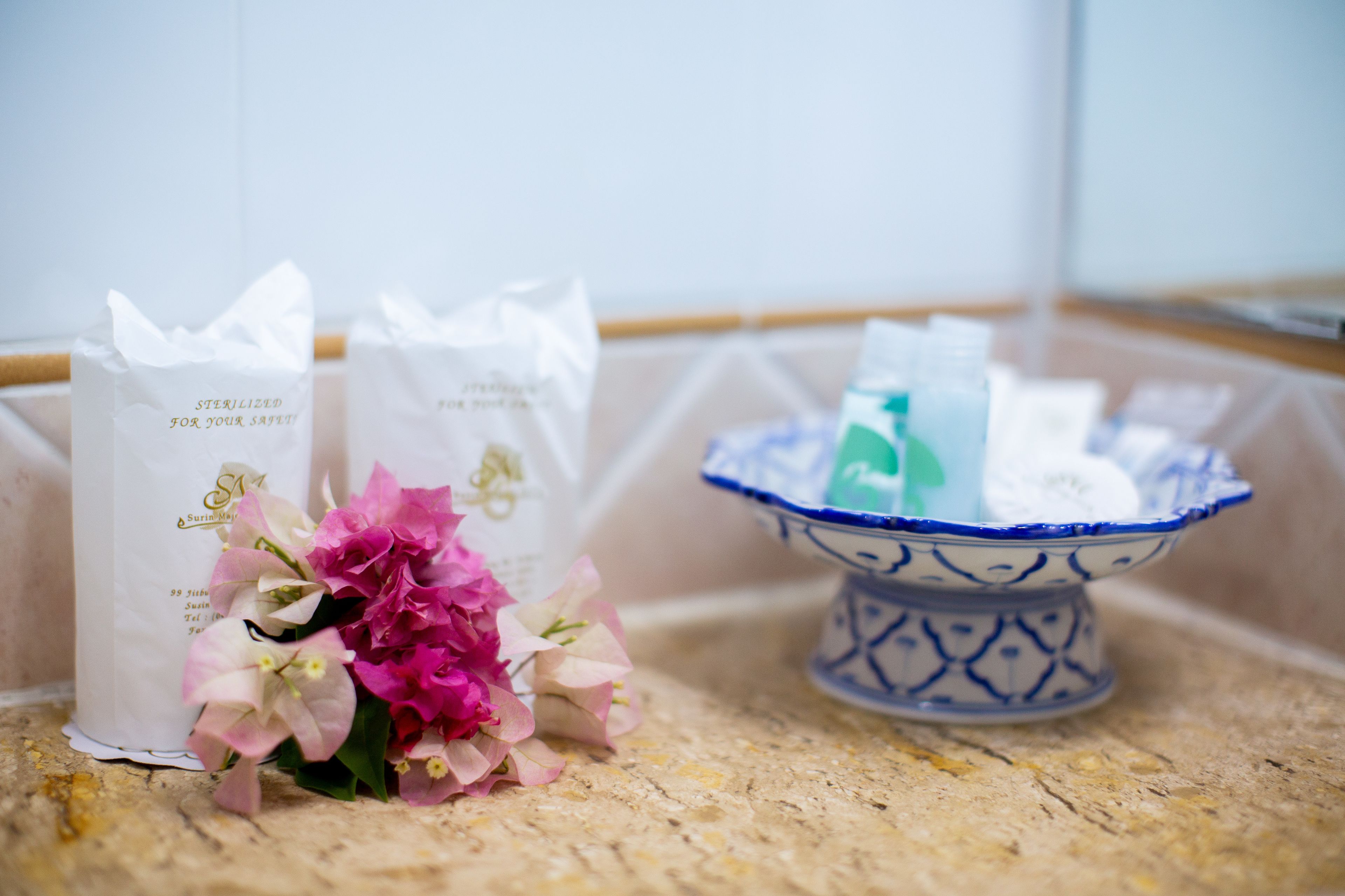 combined shower/bathtub, hair dryer, slippers, towels