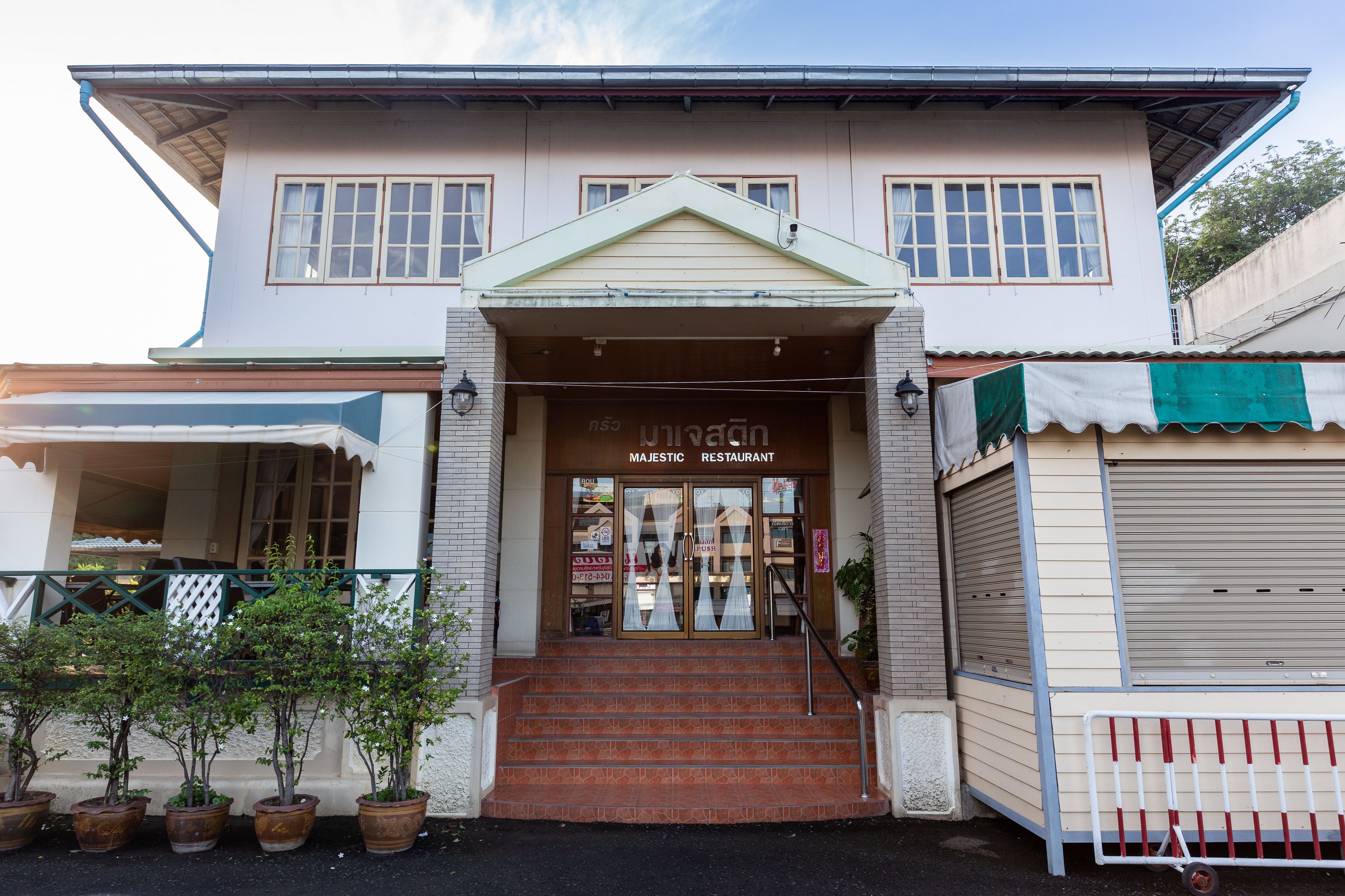 breakfast, lunch, dinner served; local cuisine