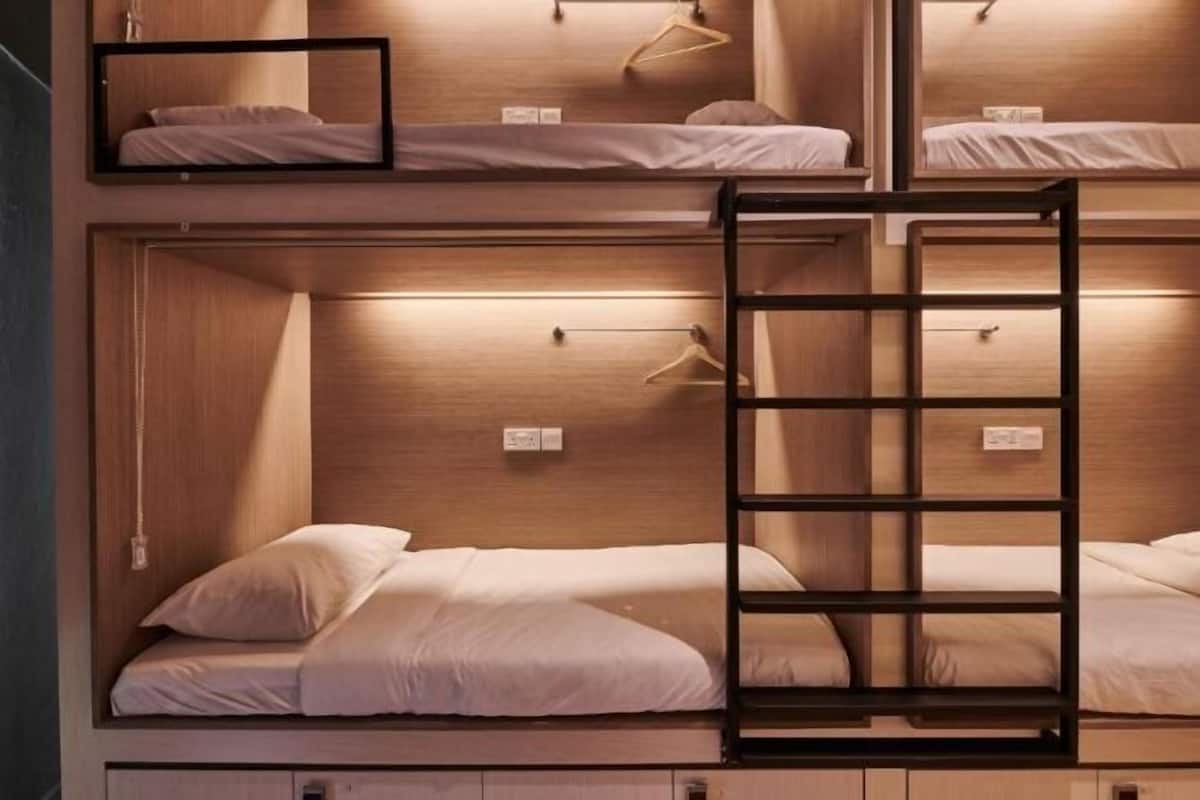 Caja de seguridad en la habitación, escritorio y cortinas blackout