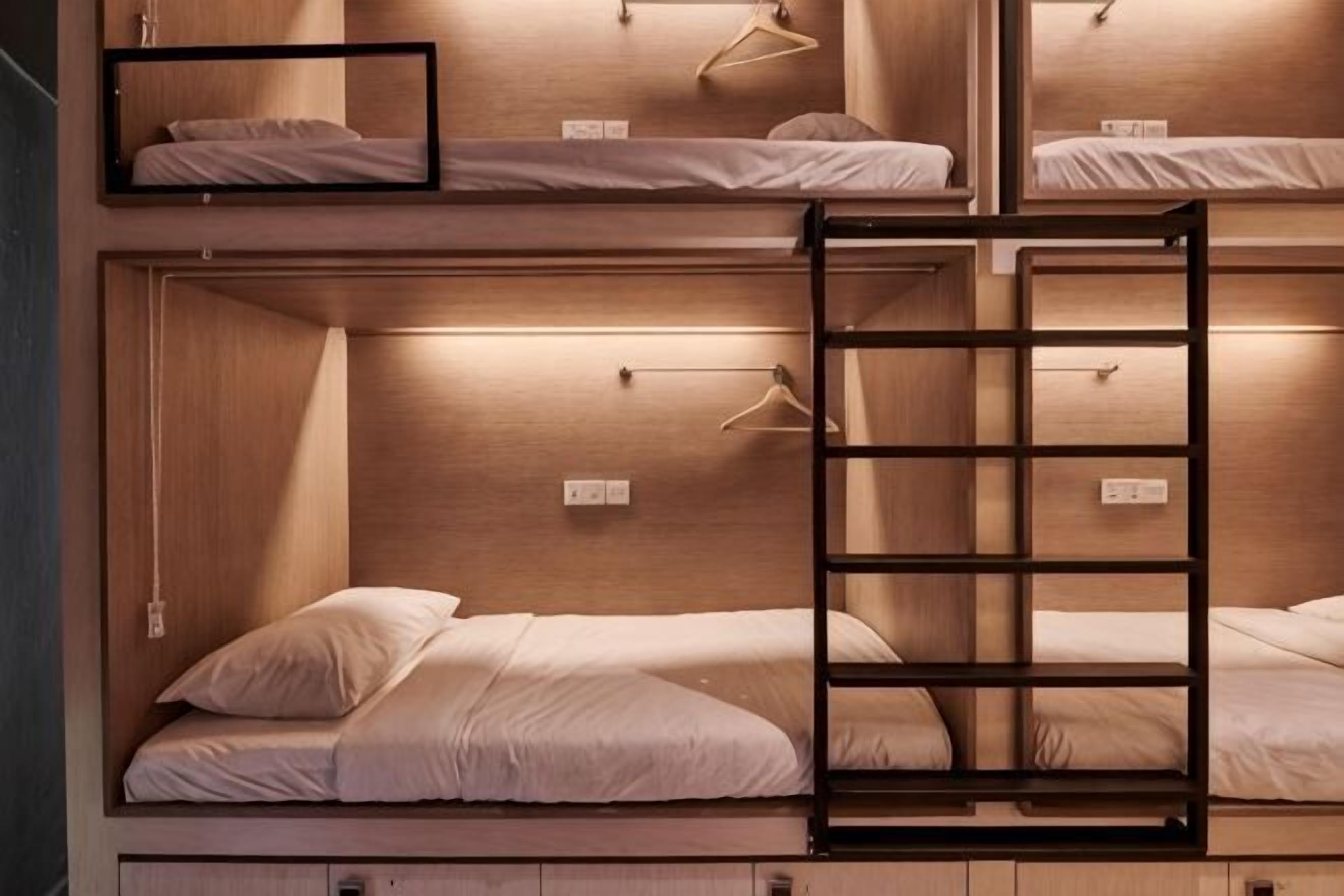 Caja de seguridad en la habitación, escritorio y cortinas blackout 