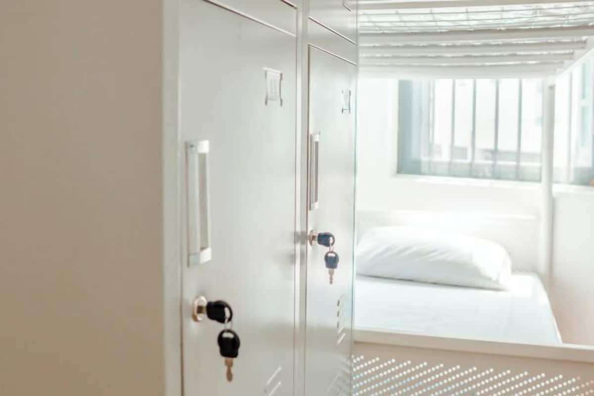 Zimmersafe, Schreibtisch, Verdunkelungsvorhänge, schallisolierte Zimmer