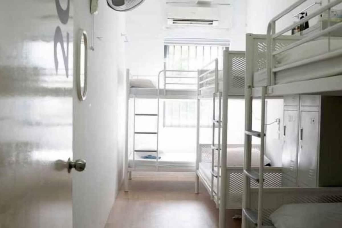 Zimmersafe, Schreibtisch, Verdunkelungsvorhänge, schallisolierte Zimmer