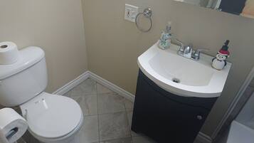 Combined shower/bathtub, deep-soaking bathtub, rainfall showerhead