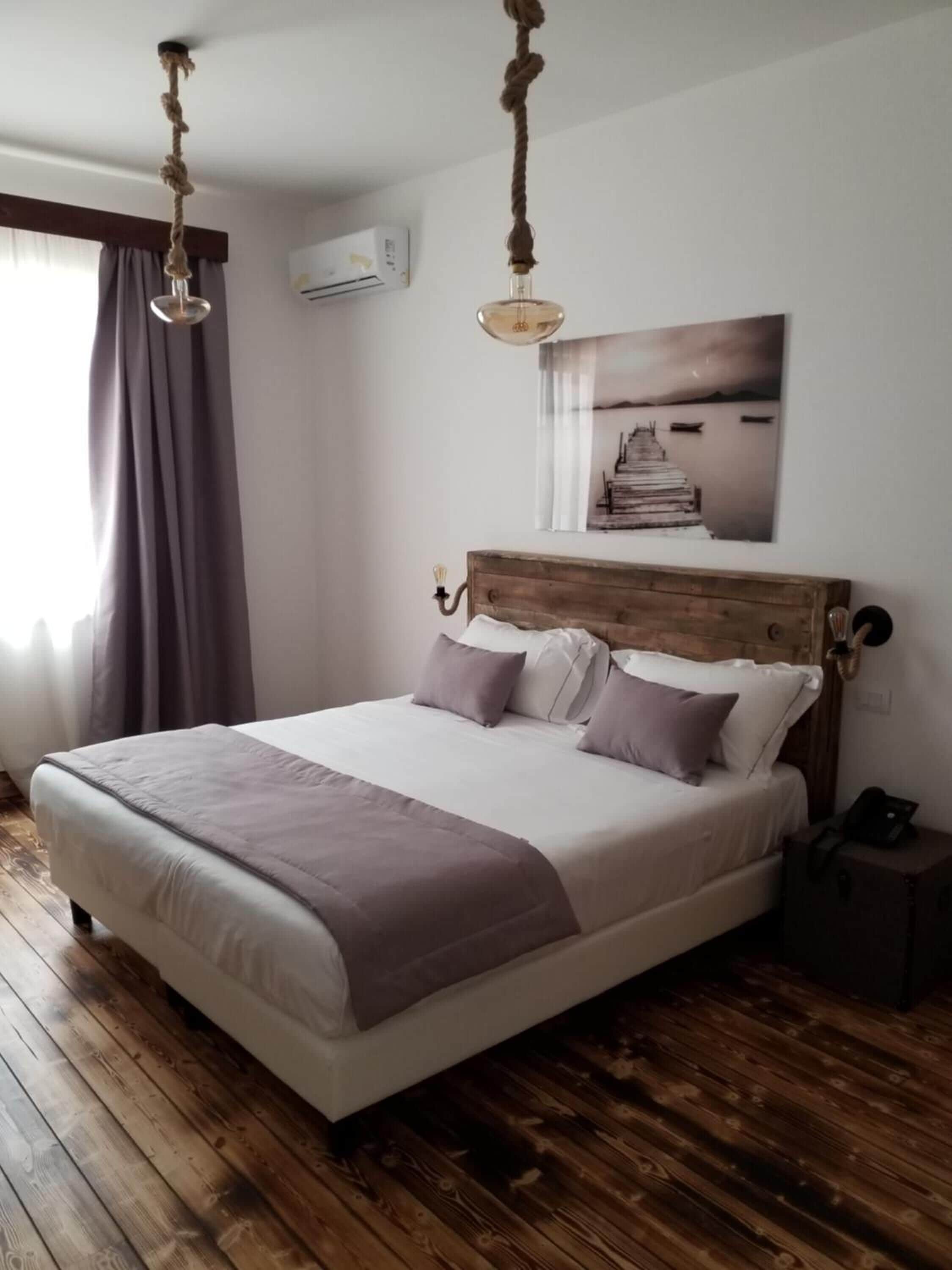 1 bedroom, hypo-allergenic bedding, minibar, in-room safe