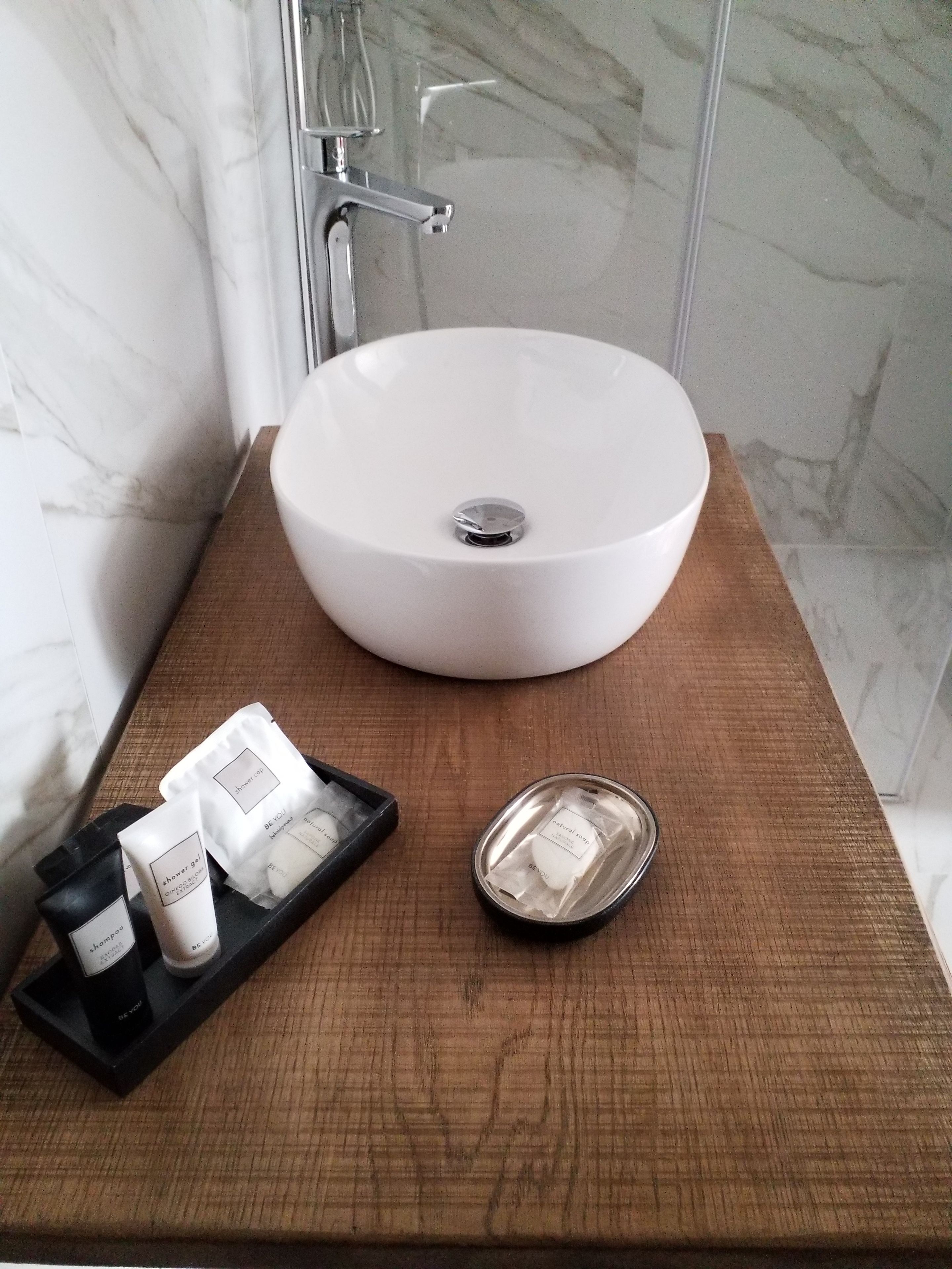 shower, free toiletries, hair dryer, bidet